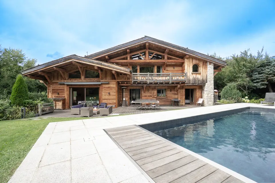 Chalet avec piscine aux Chozeaux